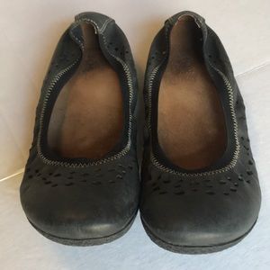Taos Sz 7 Black Flats